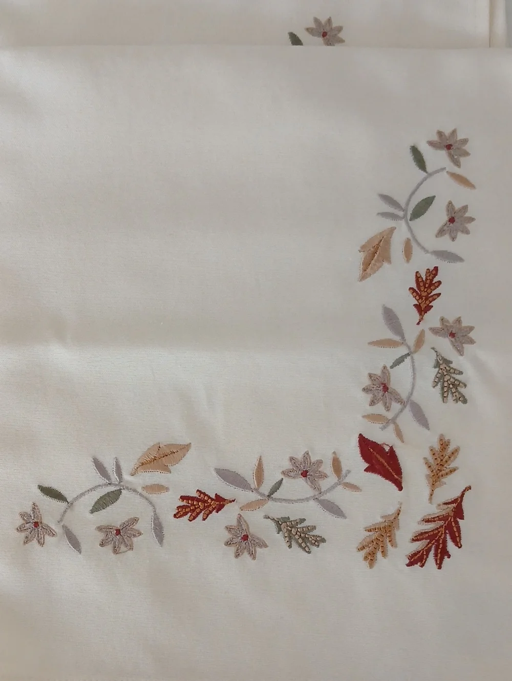 HARVEST Embroidered Fall Leaves Corner Dinner Napkins 20.5x20